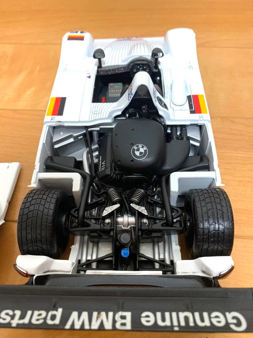 ミニカー Maisto  V12 LMR 1/18