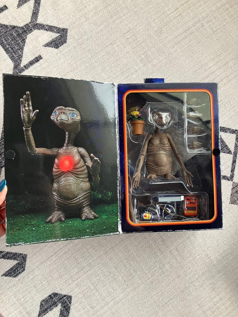 レア　ネカ　海外購入　DELUXE ULTIMATE E.T. フィギュア
