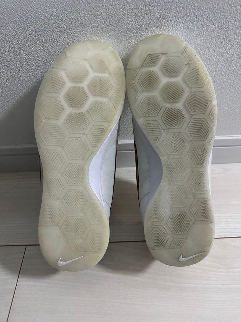 最終値引き‼️Nike10Rフットサルシューズ ホワイト/ゴールド