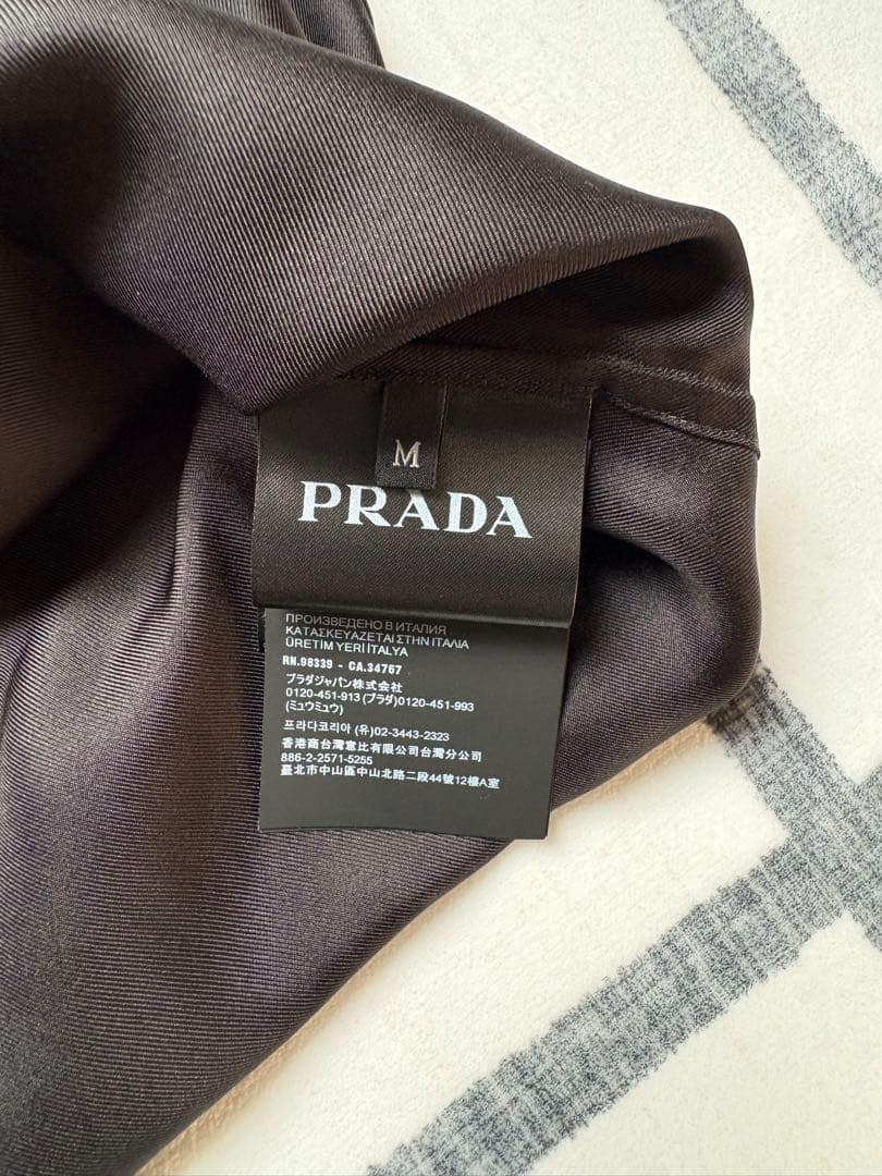 PRADA ブラック サテンシャツ ストライプ襟