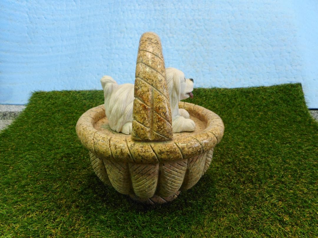 かごの犬石材彫刻品