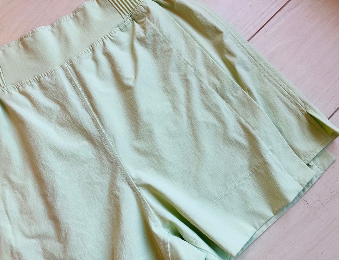 新品同様品＊lululemonルルレモン＊ショートパンツ