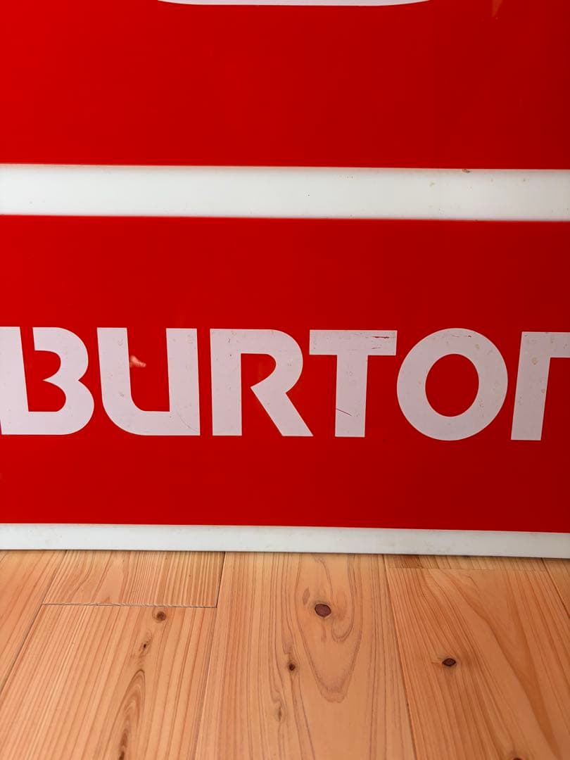 u*9様 Burton ロゴアクリル看板