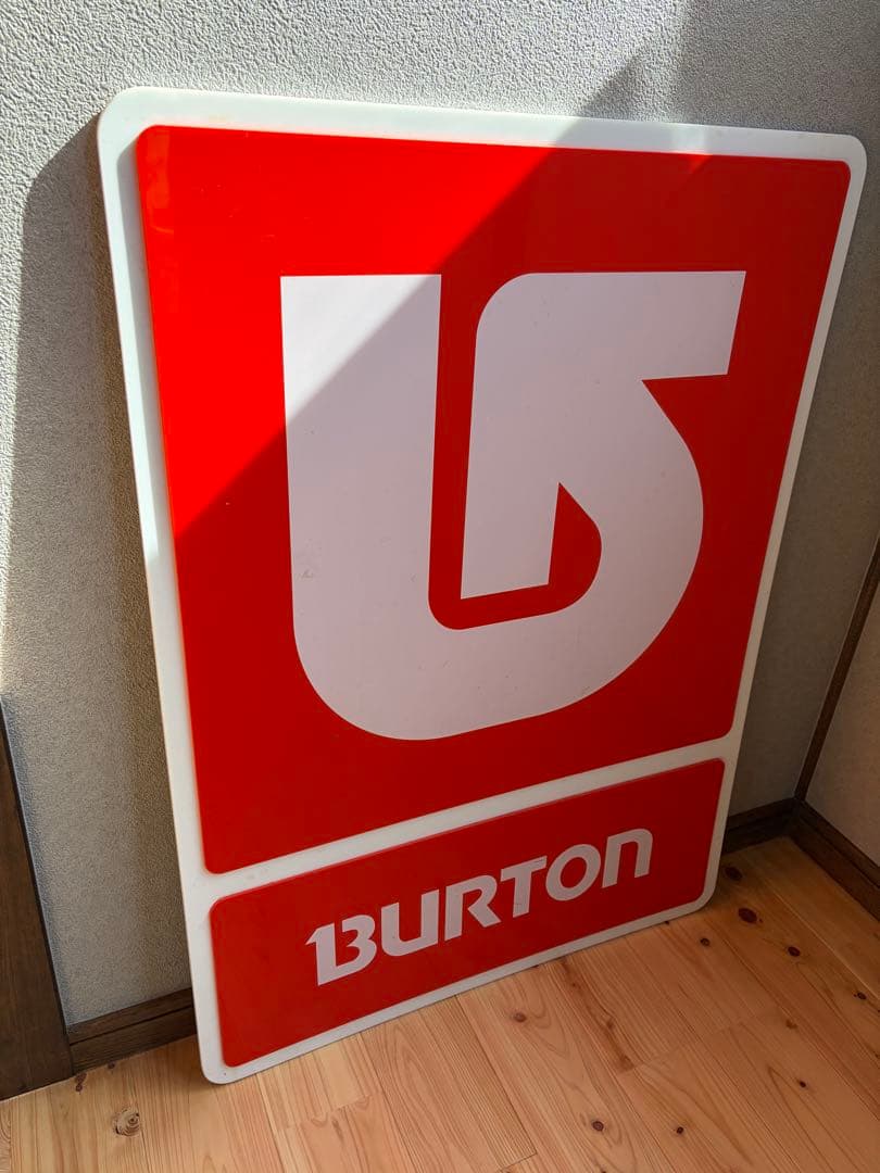u*9様 Burton ロゴアクリル看板