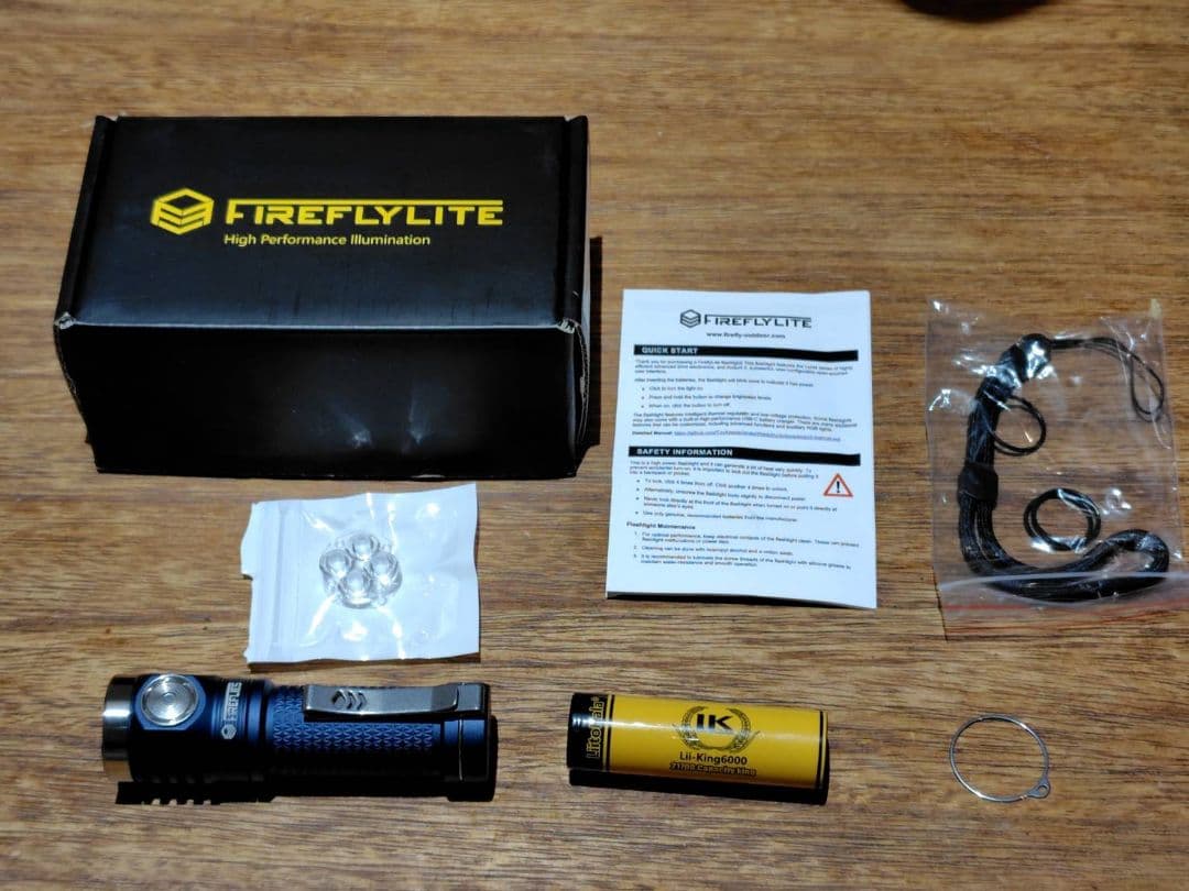 ライト・ランタン FIREFLYLITE X4Q COMET 4400K 2800lm 163m