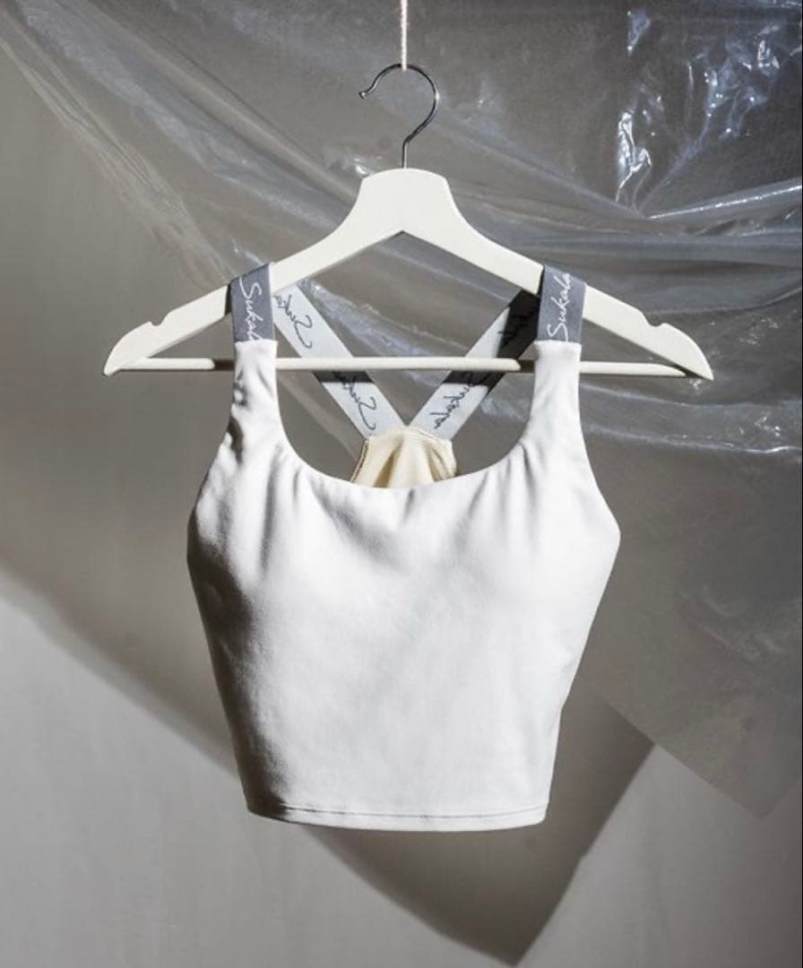 新品⭐︎Sukala 取り外し可能パッド付きタンクトップ　white Mサイズ