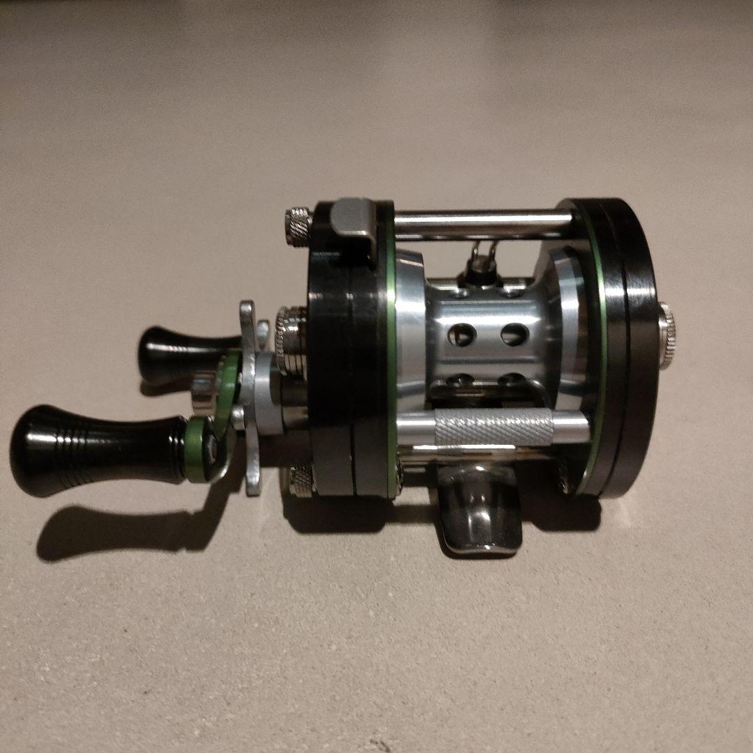 新品　五十鈴リール　bc421sss ブラックグリーン　bc420　五十鈴