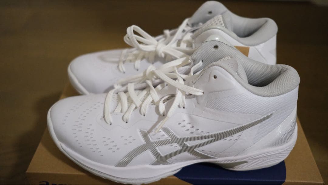 ASICS GELHOOP V16 ホワイトシルバー　26.5cm