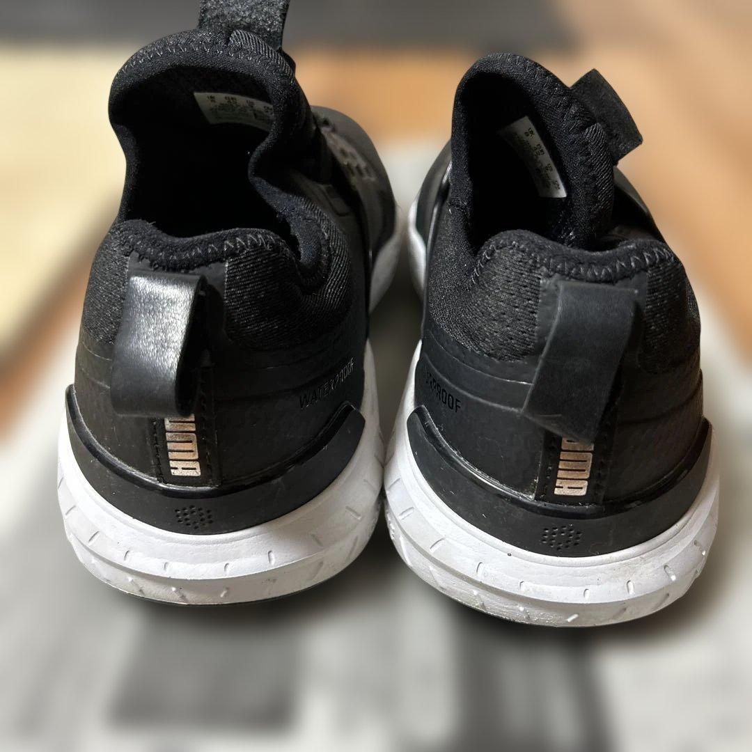 美品　黒色ゴルフシューズ　PUMA