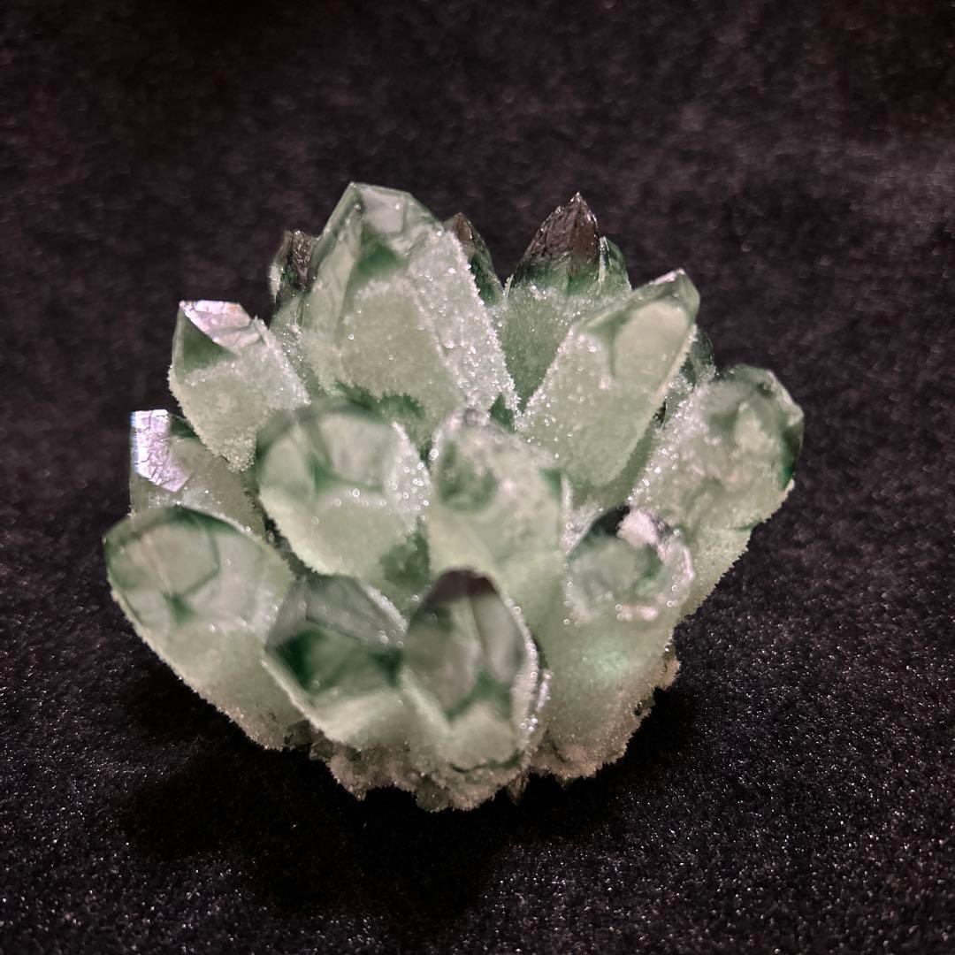 天然緑水晶 クリスタル　パワーストーン　　置物