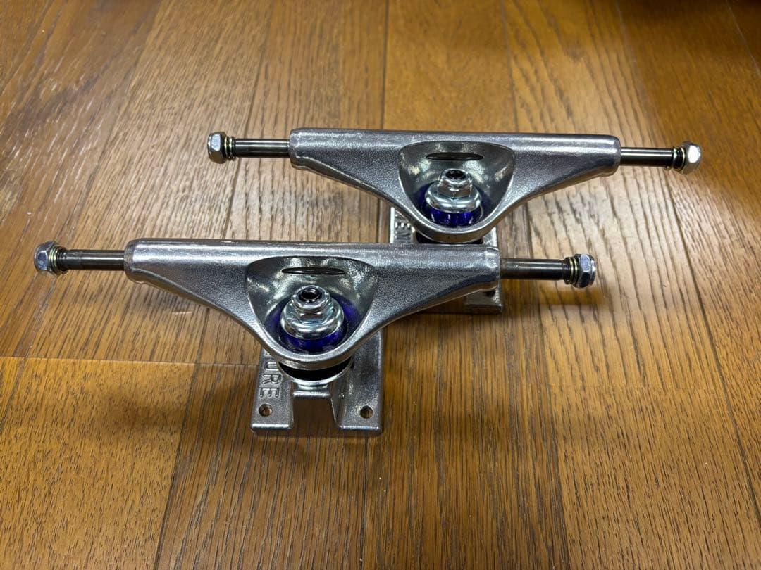 スケートボード VENTURE TRUCKS ALL POLISHED 5.2 HI