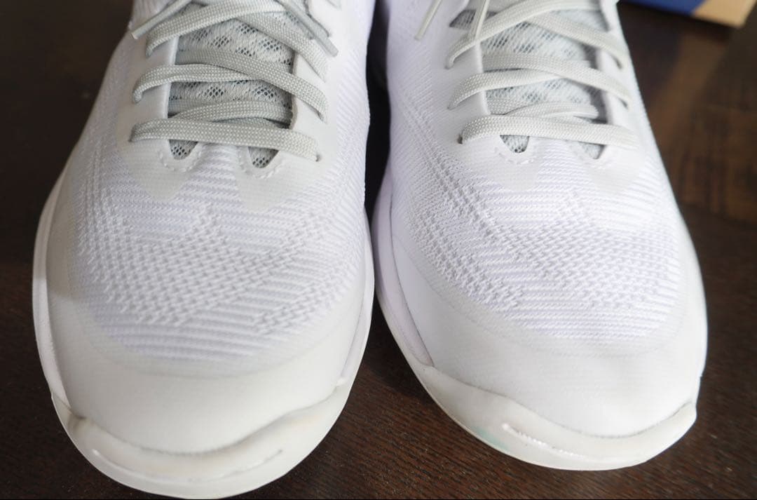 ASICS GLIDE NOVA ホワイト バスケットボールシューズ25.5cm
