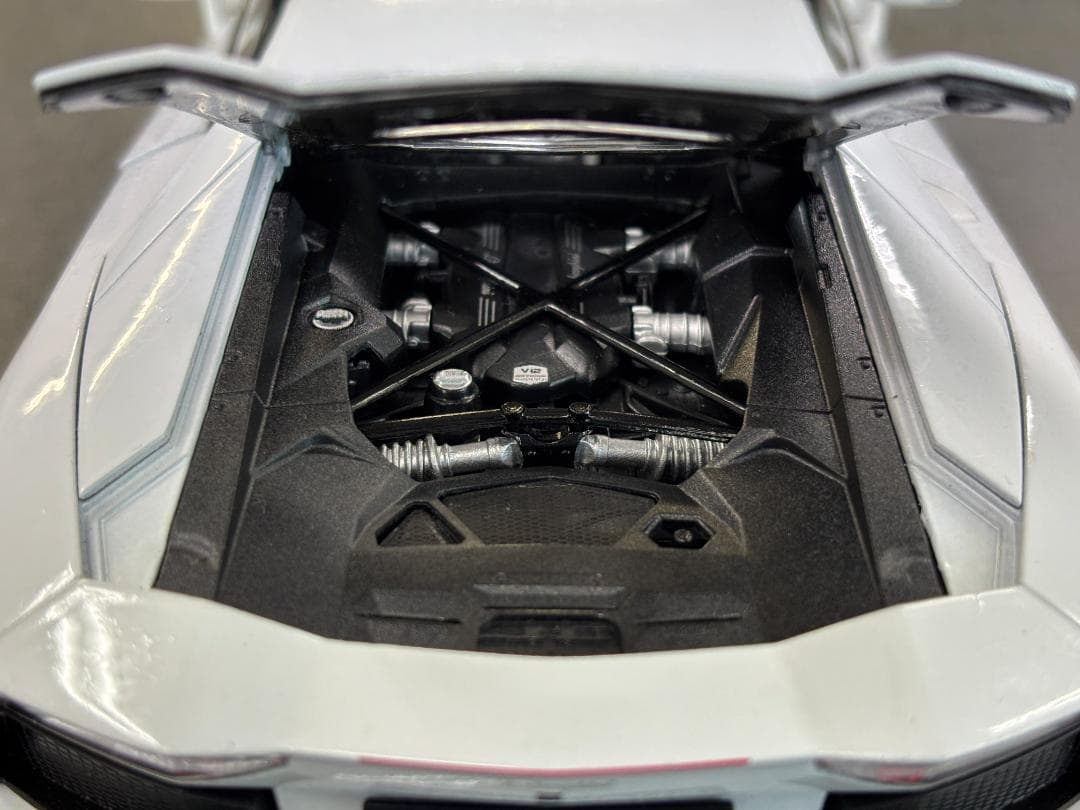 WELLY ランボルギーニ アヴェンタドール LP700-4 1/18