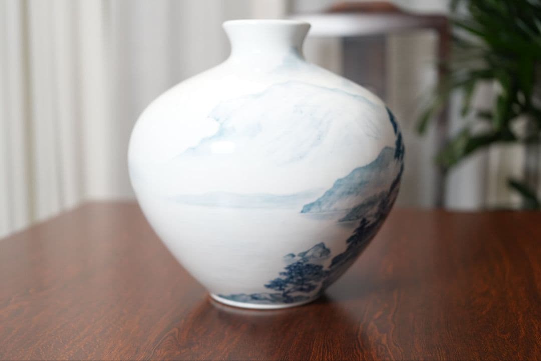 藤井錦彩　有田焼　花瓶　美術　アート　工芸　ろくろ　伝統工芸　錦彩　山水　染付