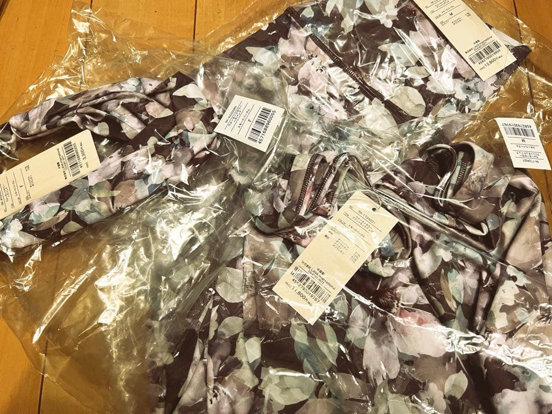 【新品・未使用】SUKALAトップスレギンス上下Ｍサイズ＋ヘアバンド3点セット