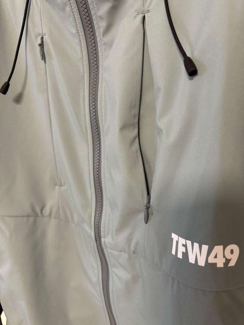 新品未使用 TFW49 長袖　ジップアップフーデッドブルゾン　L