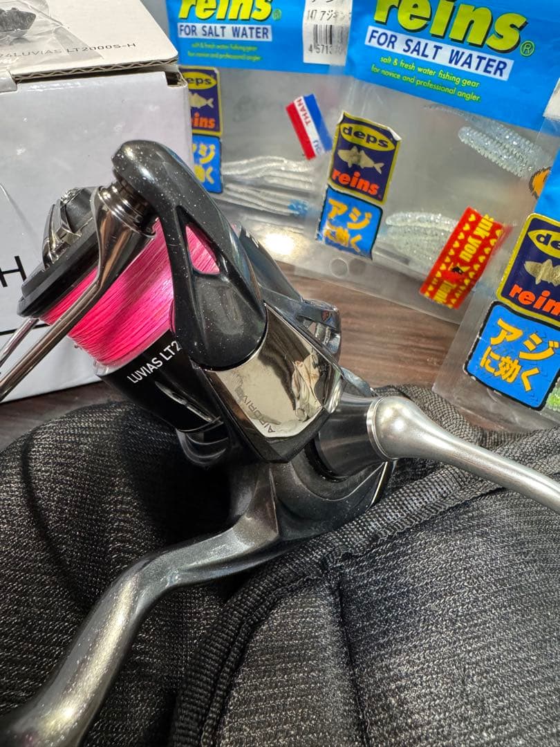 【即日発送・おまけ増量】24 LUVIAS LT2000S-H スピニングリール