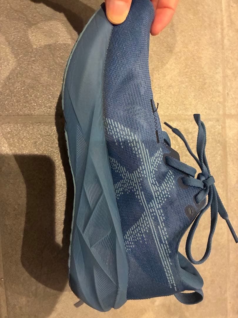 ノバブラスト5 ブルーASICS ランニングシューズ　25.5