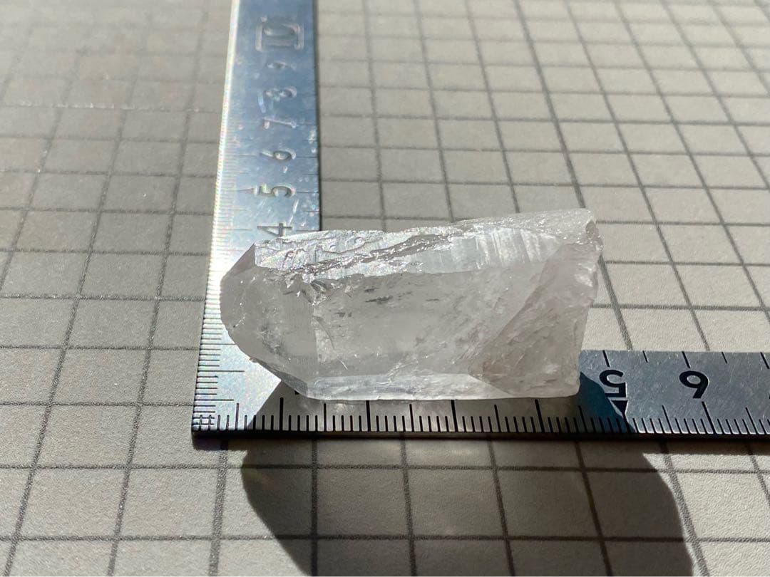 ライトニングクォーツ　天然石　雷水晶　自立　タビュラー　クリスタル