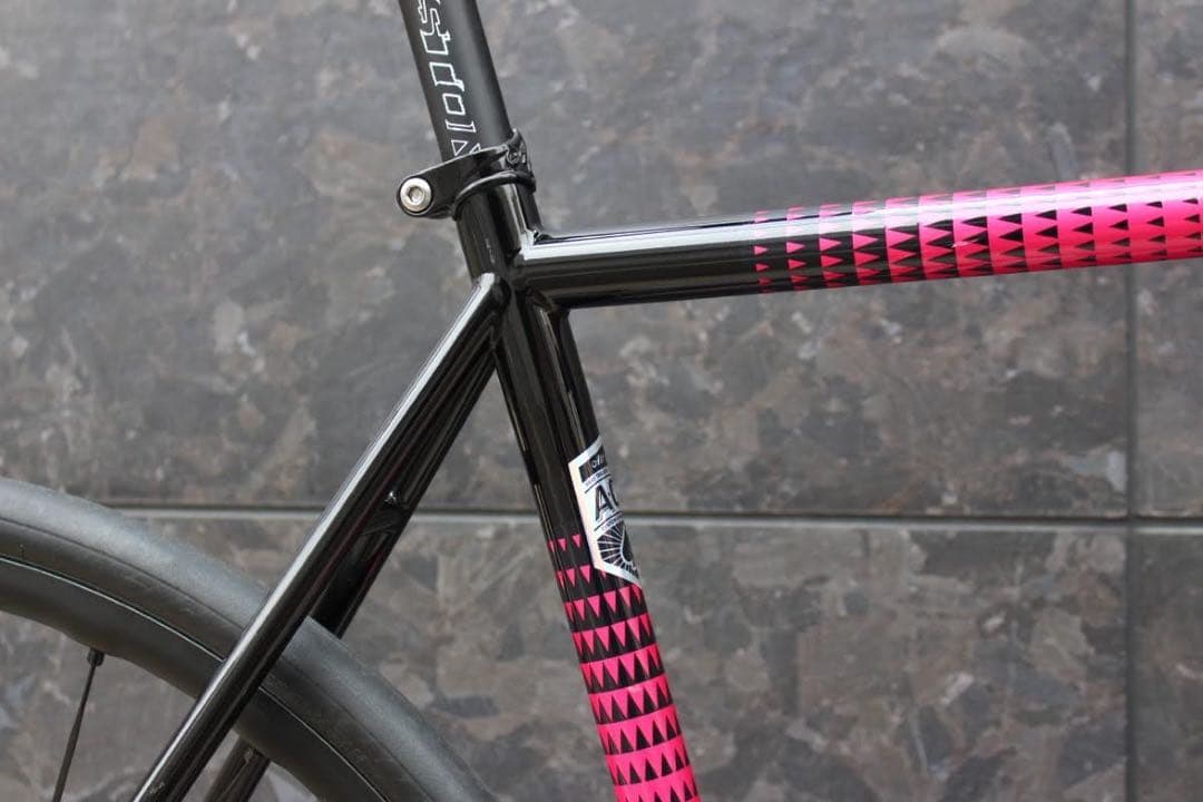 All city ZIG ZAGフレーム、PHIL WOODヘッドセット、BB