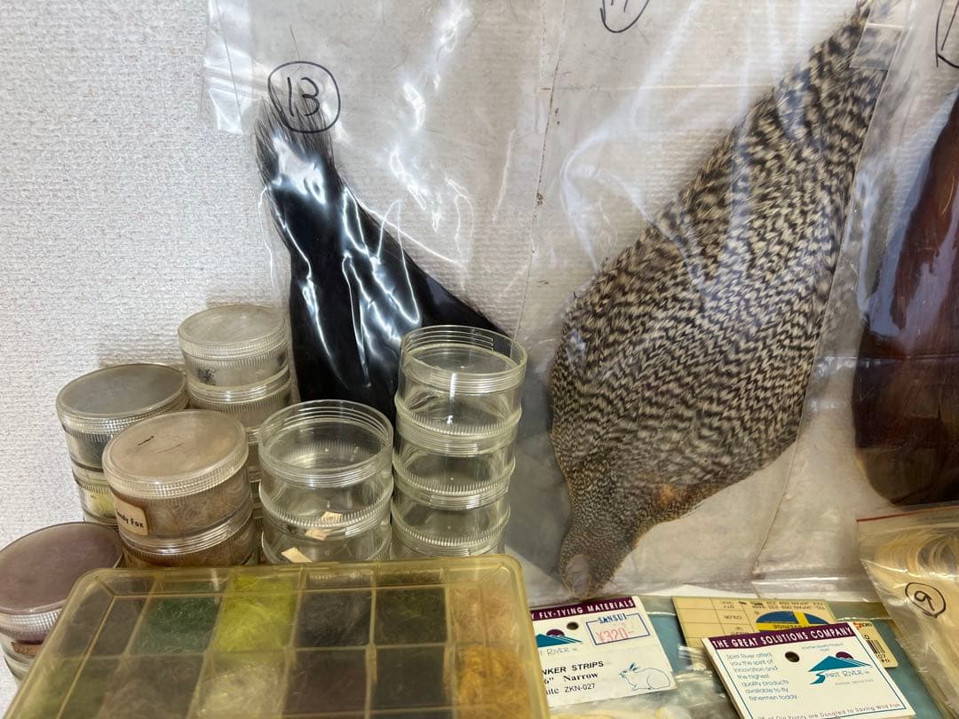 あ*わ様 釣具引退品　フライタイイング マテリアル大量まとめ売り　中古釣具　現状