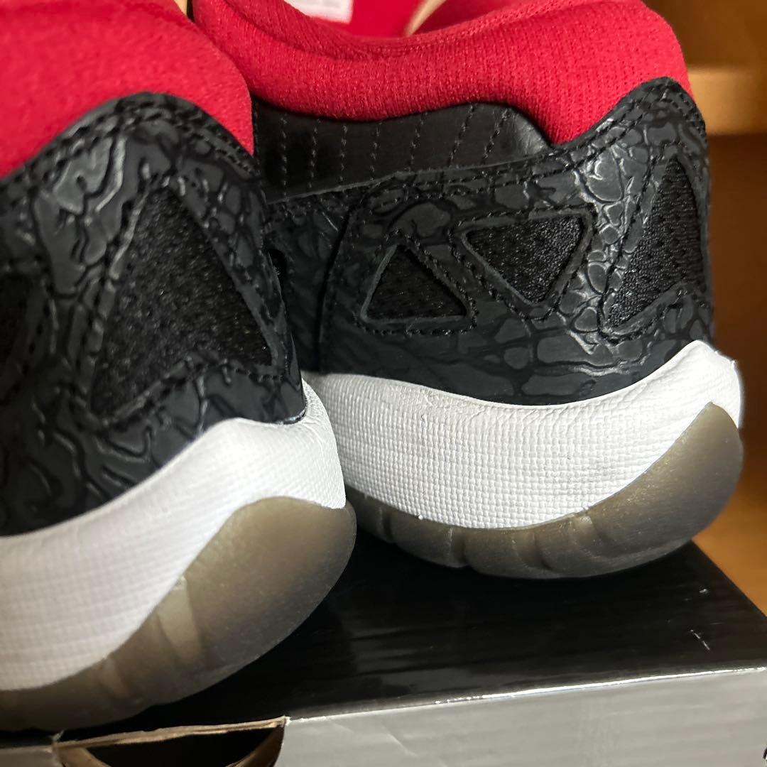 Nike air Jordan11 low ブラック/レッド