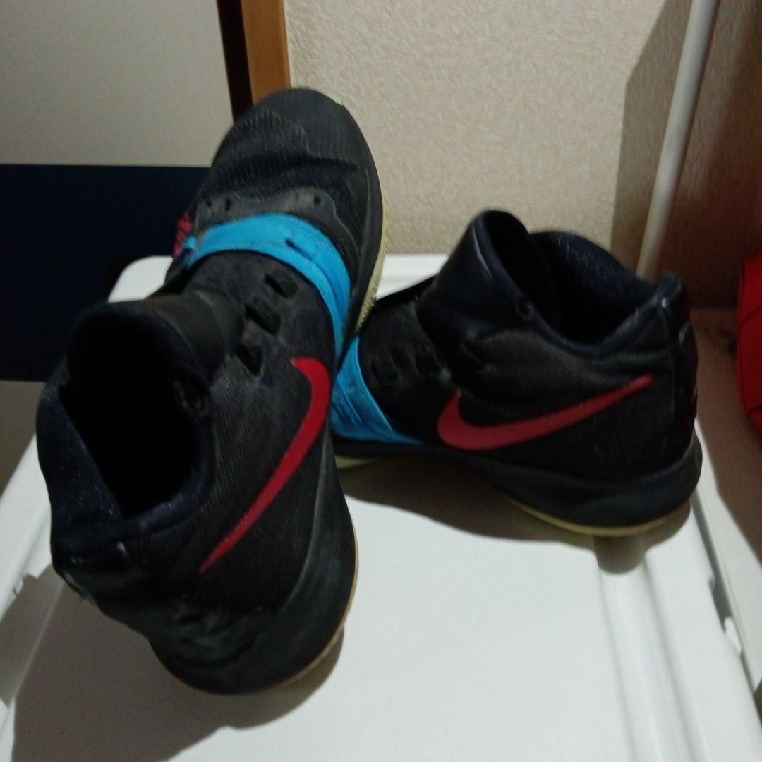 Nike Kyrie 5 バスケットボールシューズ
