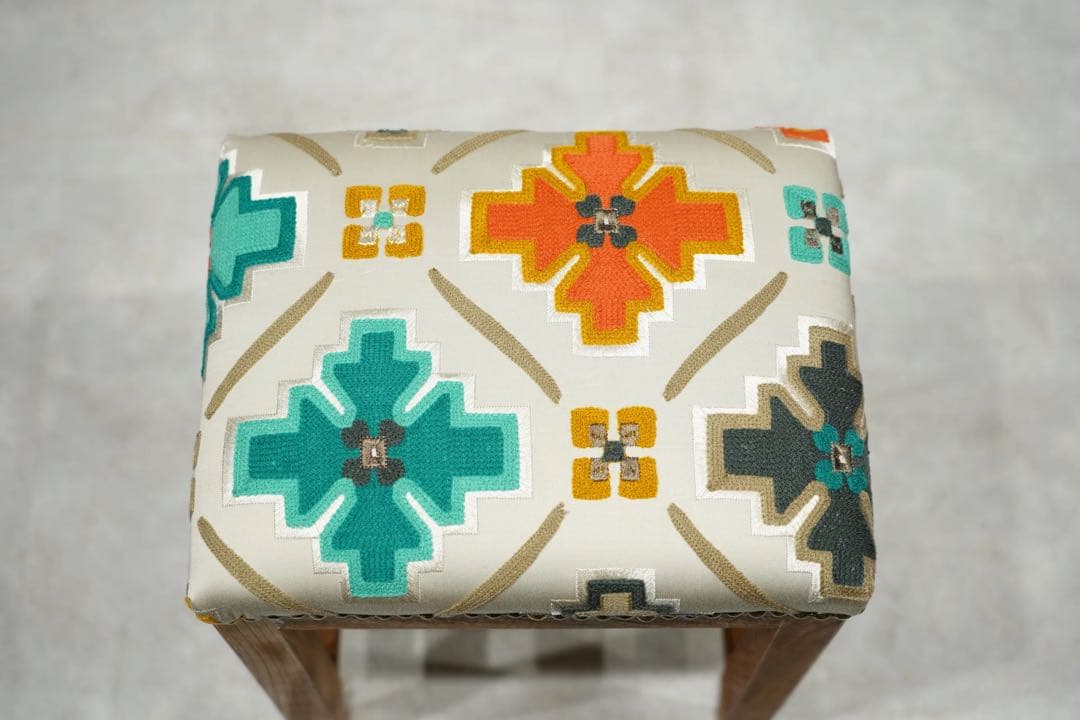 スツール　japan vintage 昭和初期　スクエア　刺繍 椅子　チェア