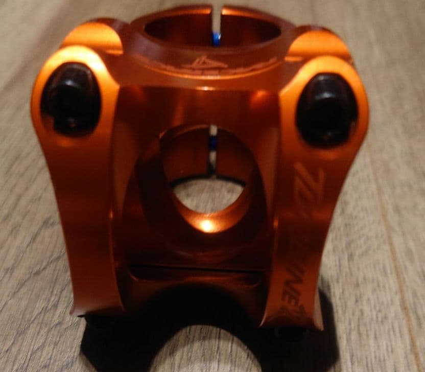 RACE FACE TURBINE Φ35㎜ × 0°× 32㎜ オレンジ