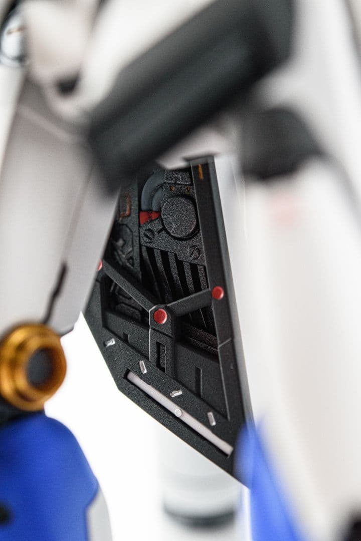 RG Hi-νガンダム 改修済全塗装完成品