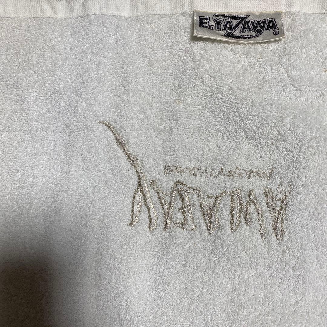 希少yazawa刺繍フデロゴスポーツタオルブラック、ゴールド/ホワイト、シルバー