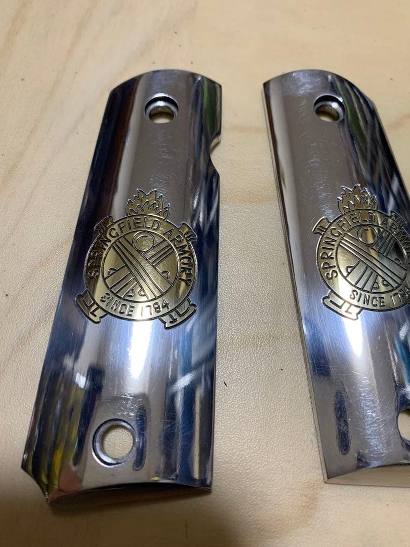 未使用品 コルトガバメント M1911 用 アルミ製グリップ メッキシルバー