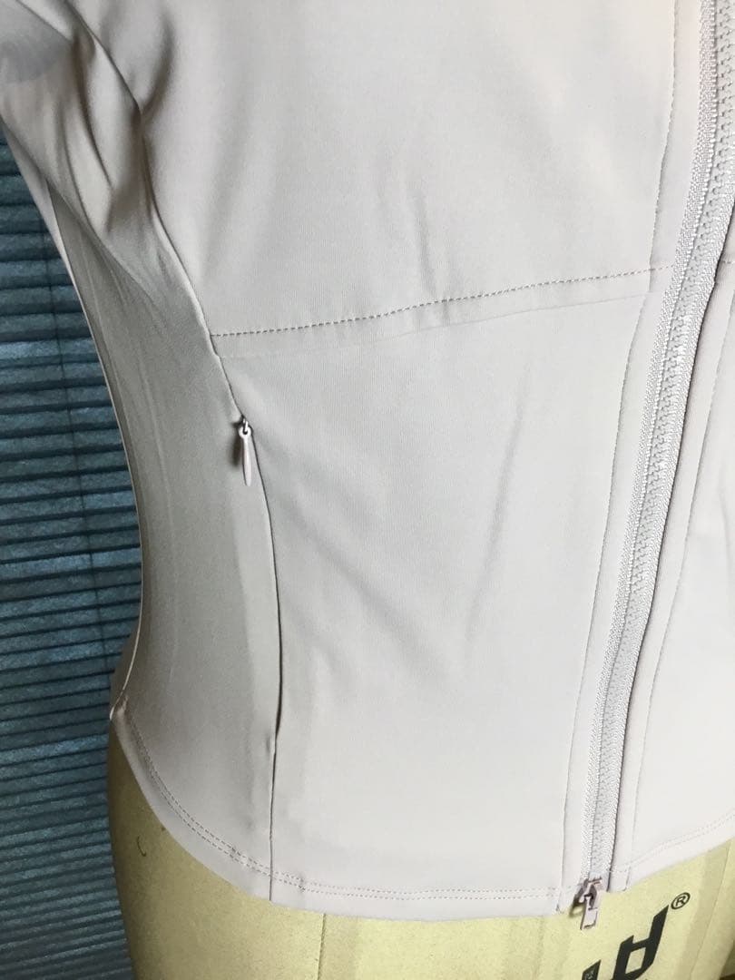 LULULEMON☆ 薄紫 ジップアップジャケット 半袖