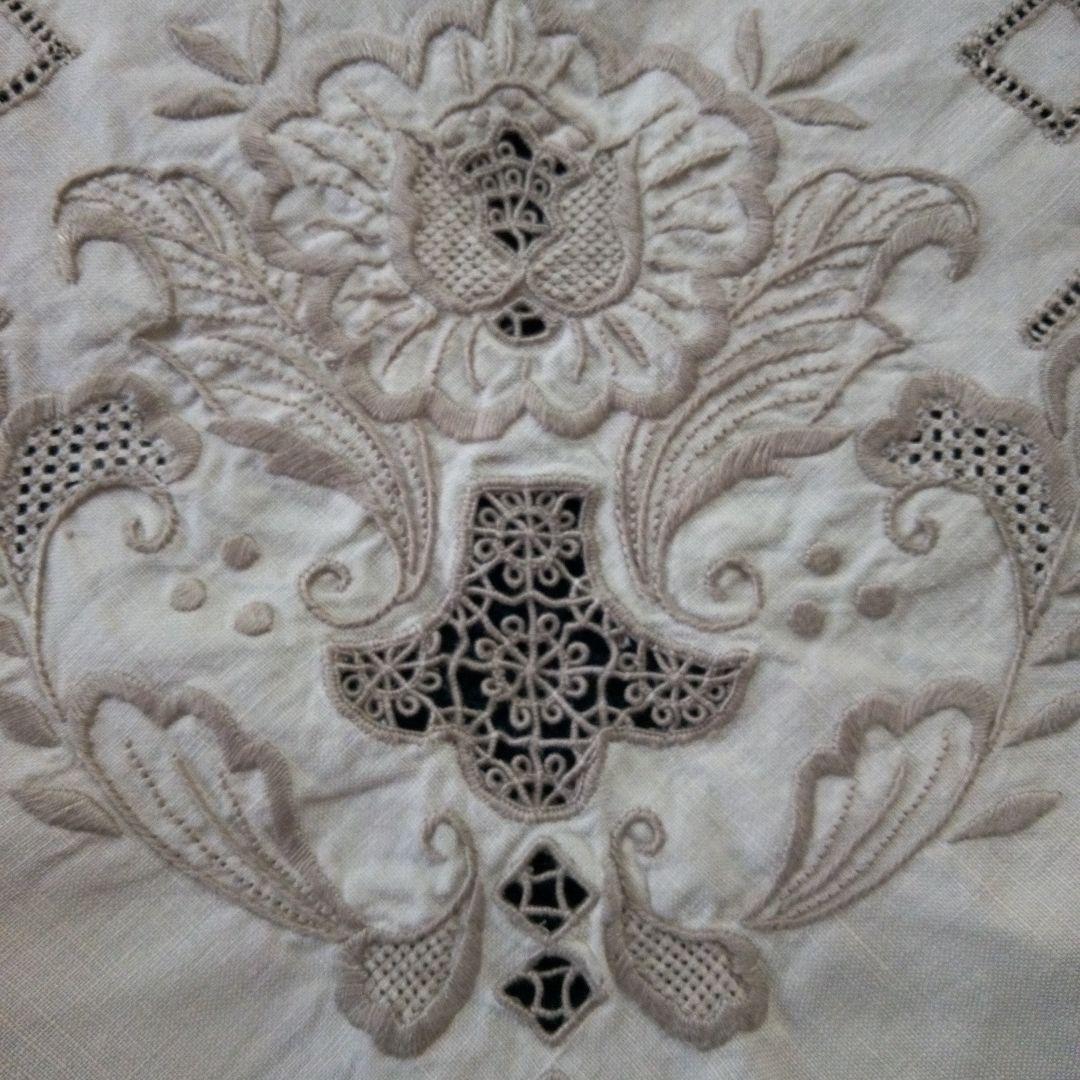 花柄刺繍 大判テーブルクロス 約125×125(中央採寸)