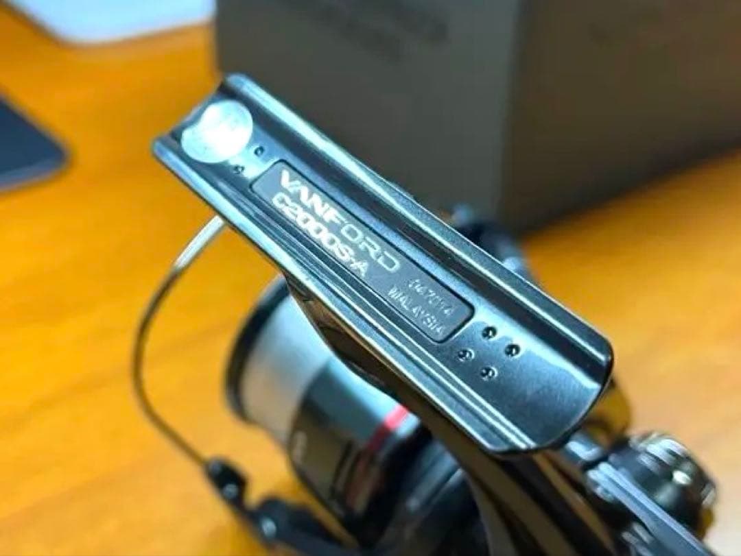 【極美品】シマノ スピニングリール 24ヴァンフォード C2000S ios