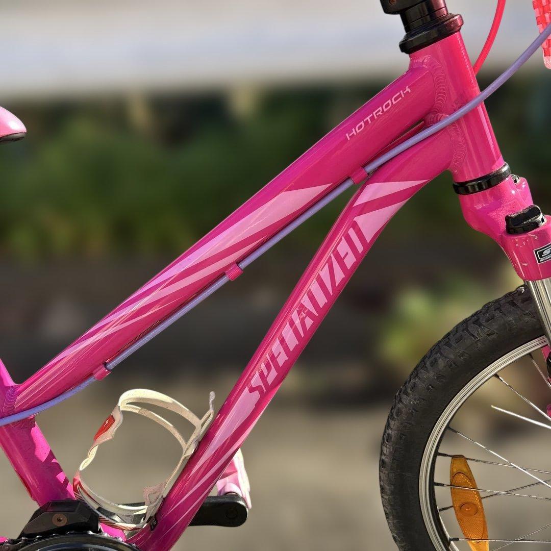 Specialized Hotrock キッズ自転車 ピンク　20インチ屋内保管