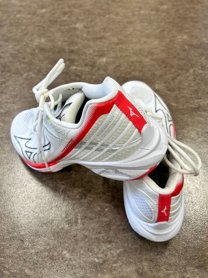 【美品】MIZUNO ウェーブクロー3 28.0cm