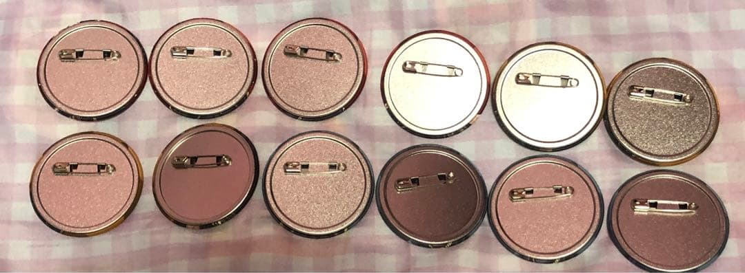 ツイステ ブレイジングジュエル 缶バッジ エース レオナ フロイド 他キャラあり