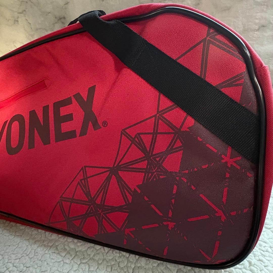 【新品タグ付き】YONEX ヨネックスラケットバッグ6 レッドBAG2532R