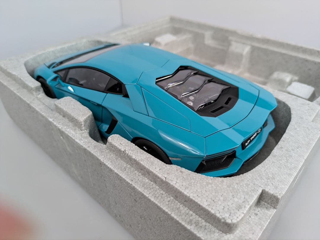 1/18 ミニカー オートアート ランボルギーニ アヴェンタドール LP700
