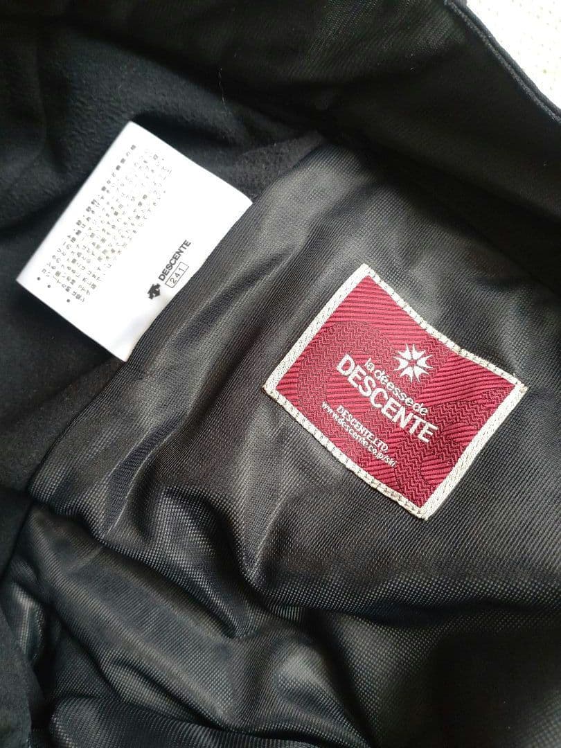 DESCENTE レディーススキーウェアジャケット&パンツ上下セット　ホワイト