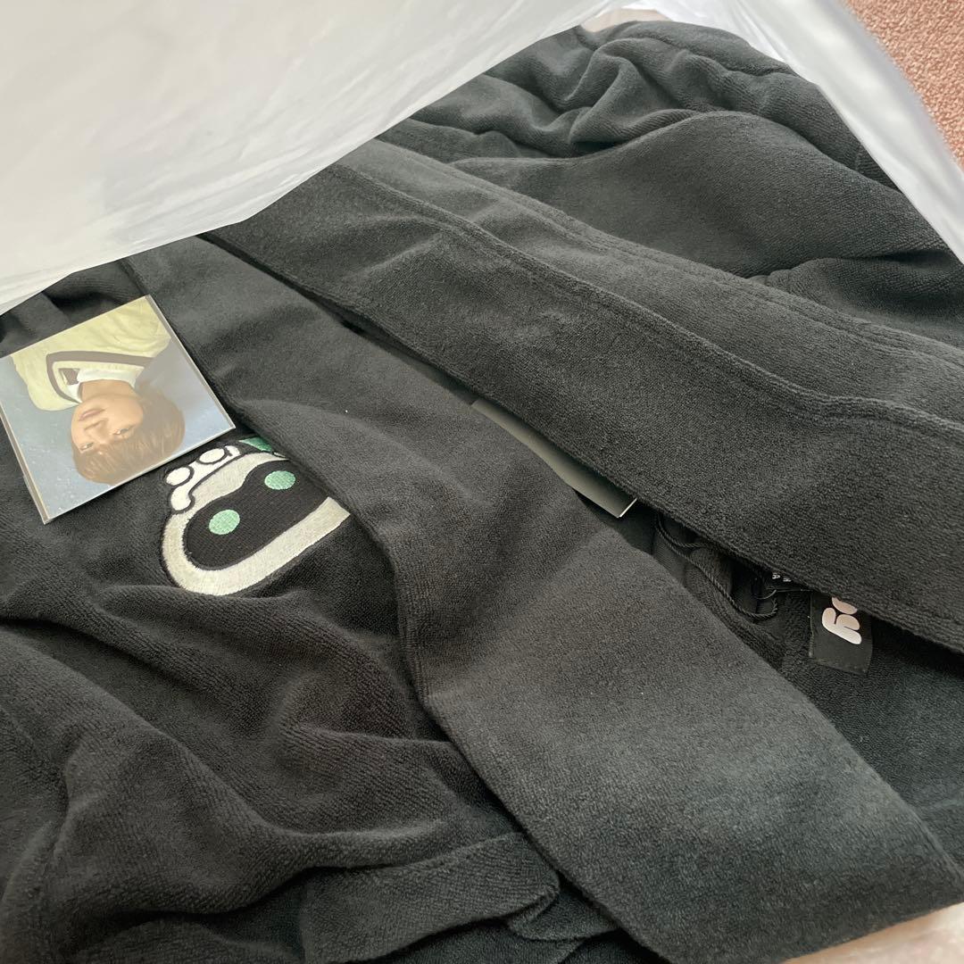 BTS JIN Wootted Robe (BK_F) + 写真カード