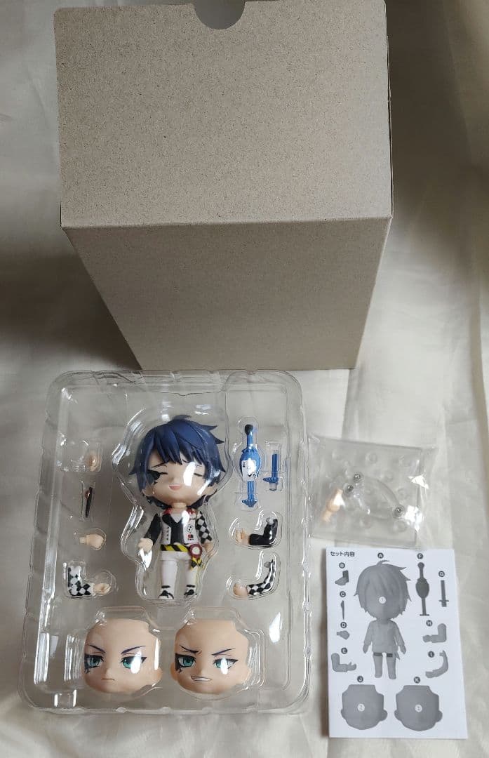 エース・トラッポラ　デュース・スペード　ねんどろいど　特典缶バッジ付　ツイステ