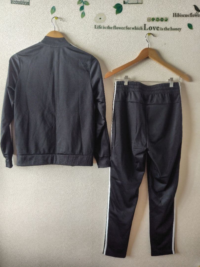 adidas レディース未使用タグ付きブラックジャージ上下セット【Ｌ】