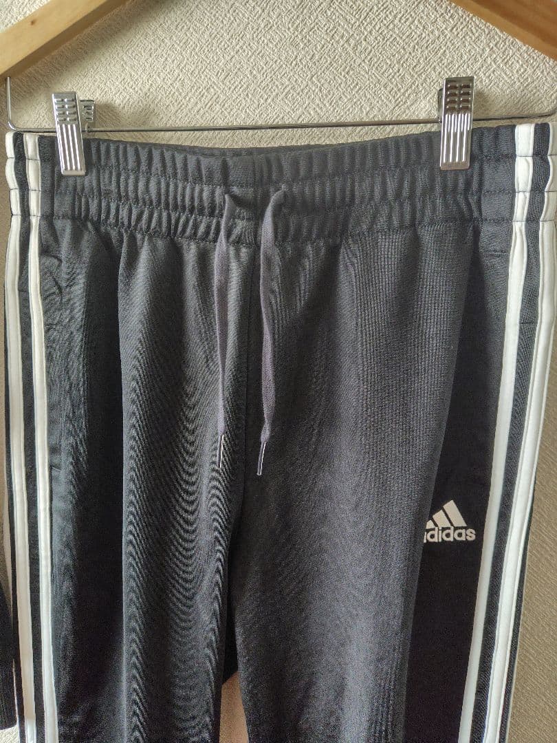 adidas レディース未使用タグ付きブラックジャージ上下セット【Ｌ】