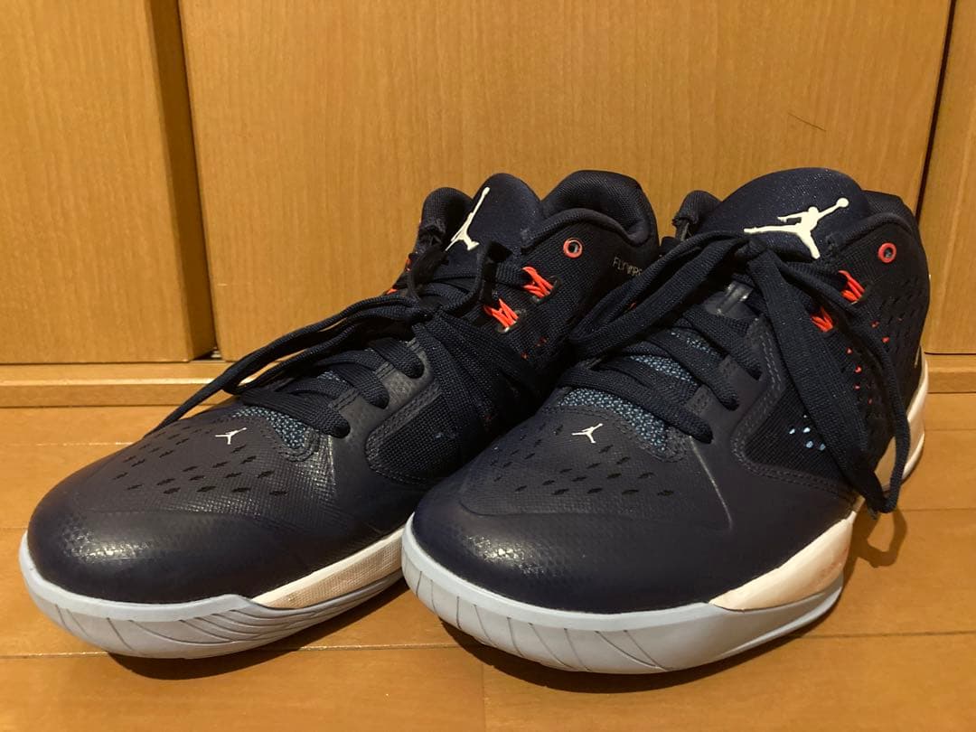 送料無料　NIKE JORDAN RISING HIGH LOW 27.5cm