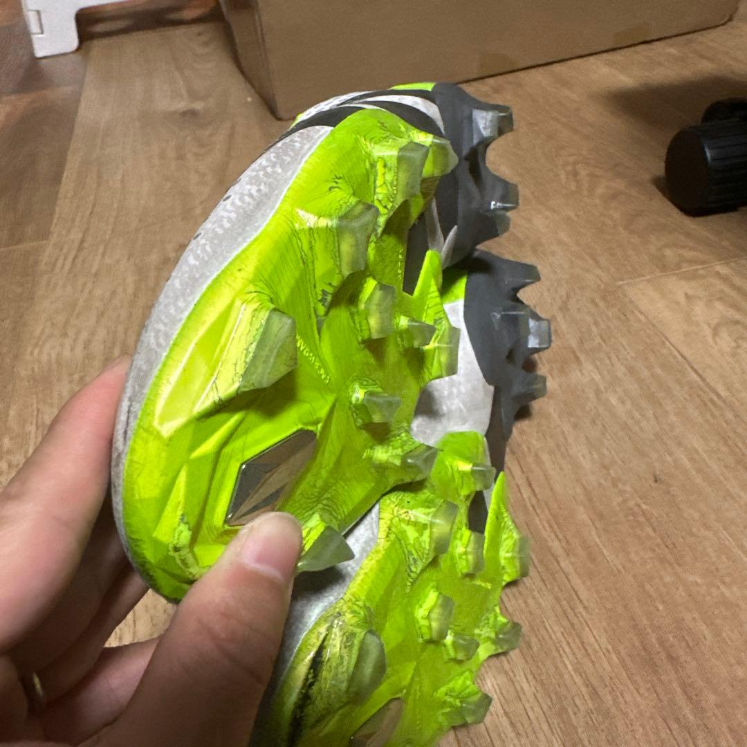 Adidas プレデター アキュラシー+ AG 27.5