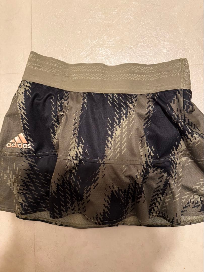 adidas タンクトップ スカート セット