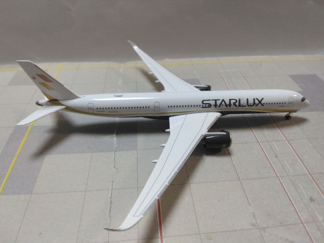 ヘルパ 　1/500　スターラックス航空 　A350-900　 STARLUX