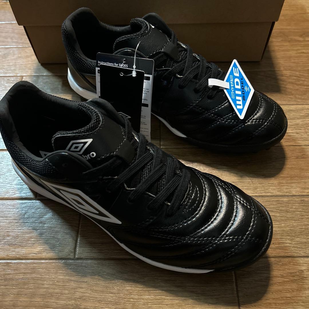 UMBRO アクセレイター TR WIDE LE 25.0cw